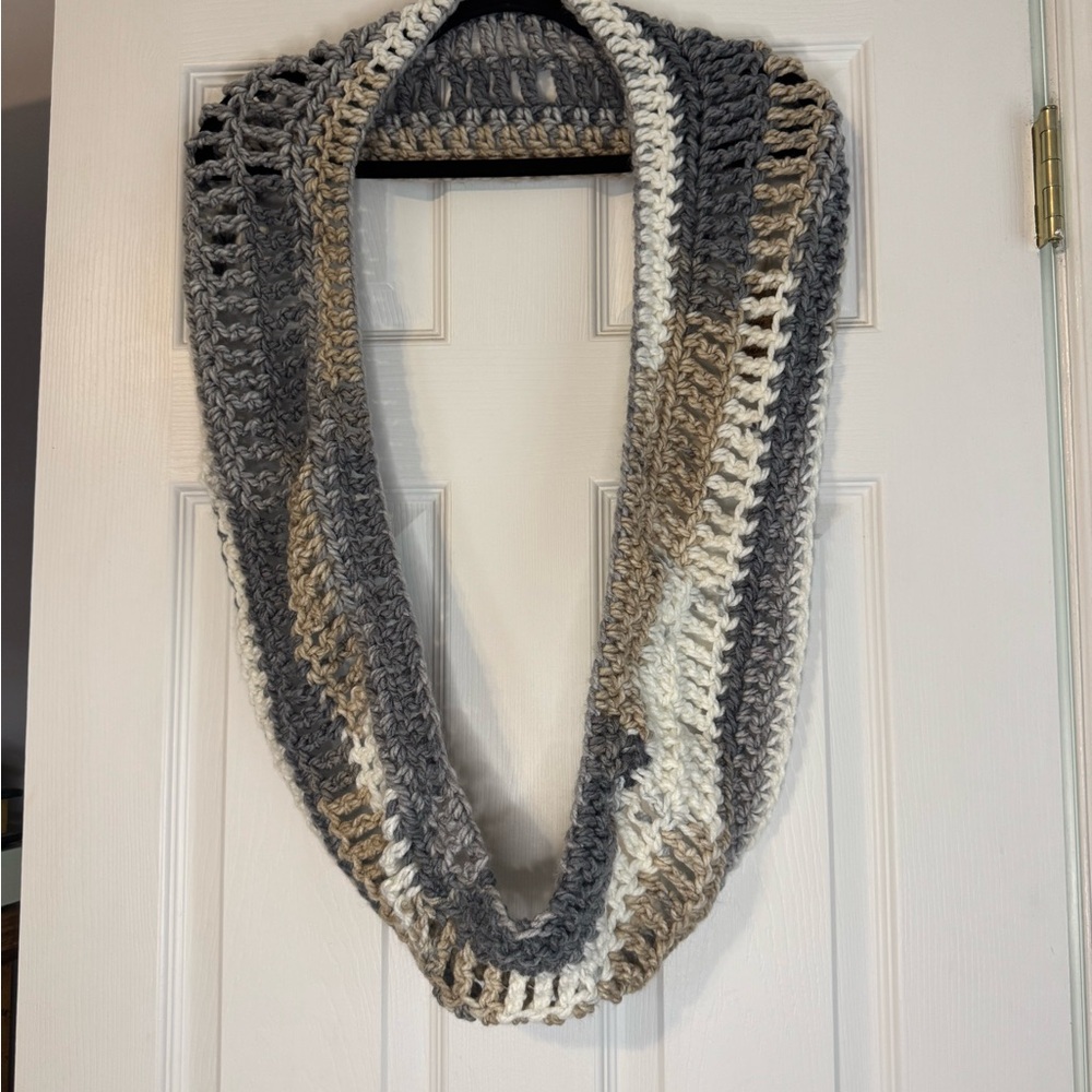 Chunky Knit Infinity Scarf in Gray and Cream